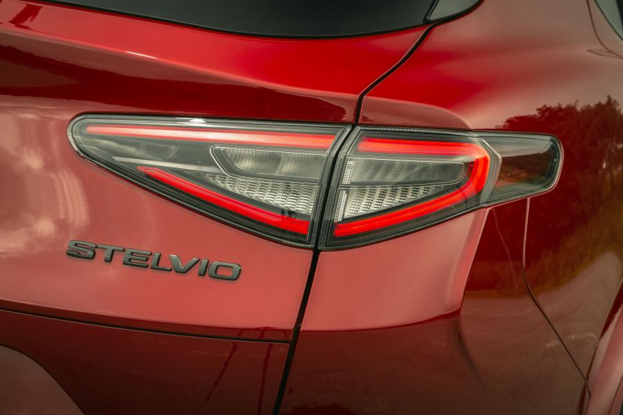 Детали экстерьера Alfa Romeo Stelvio Quadrifoglio (949) 2020 года  (UK) (фото 4 из 37)